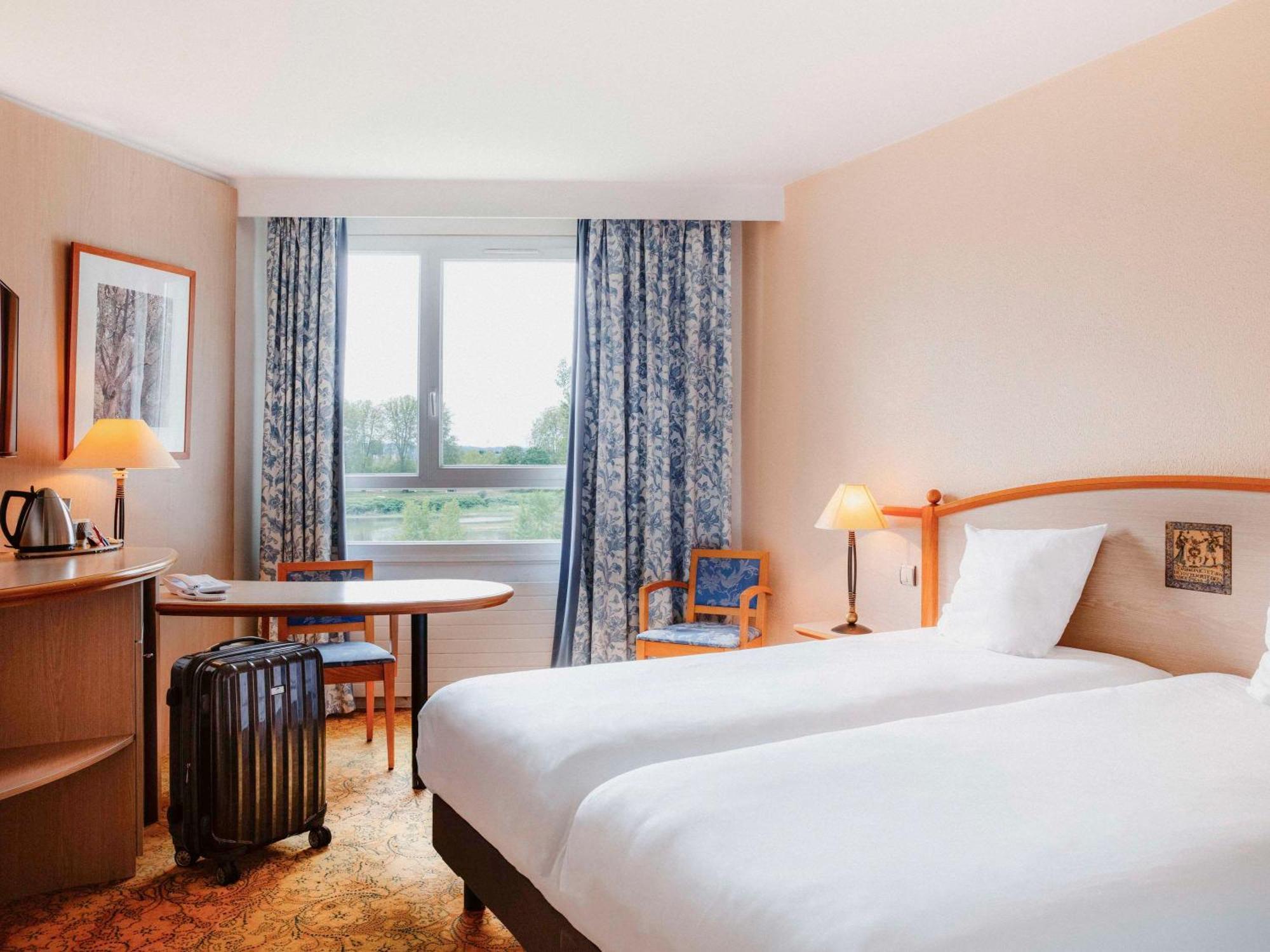 Mercure Nevers Pont De Loire Exterior foto